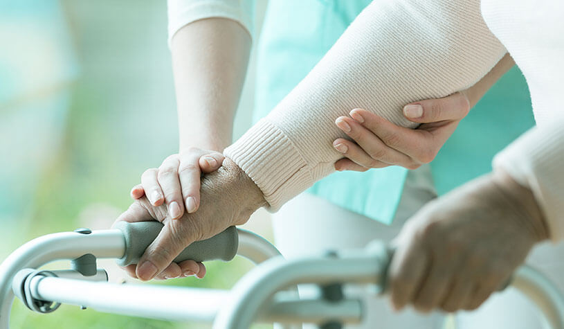 Ein Rollator bietet Halt und Stabilität Ein Rollator bietet Halt und Stabilität