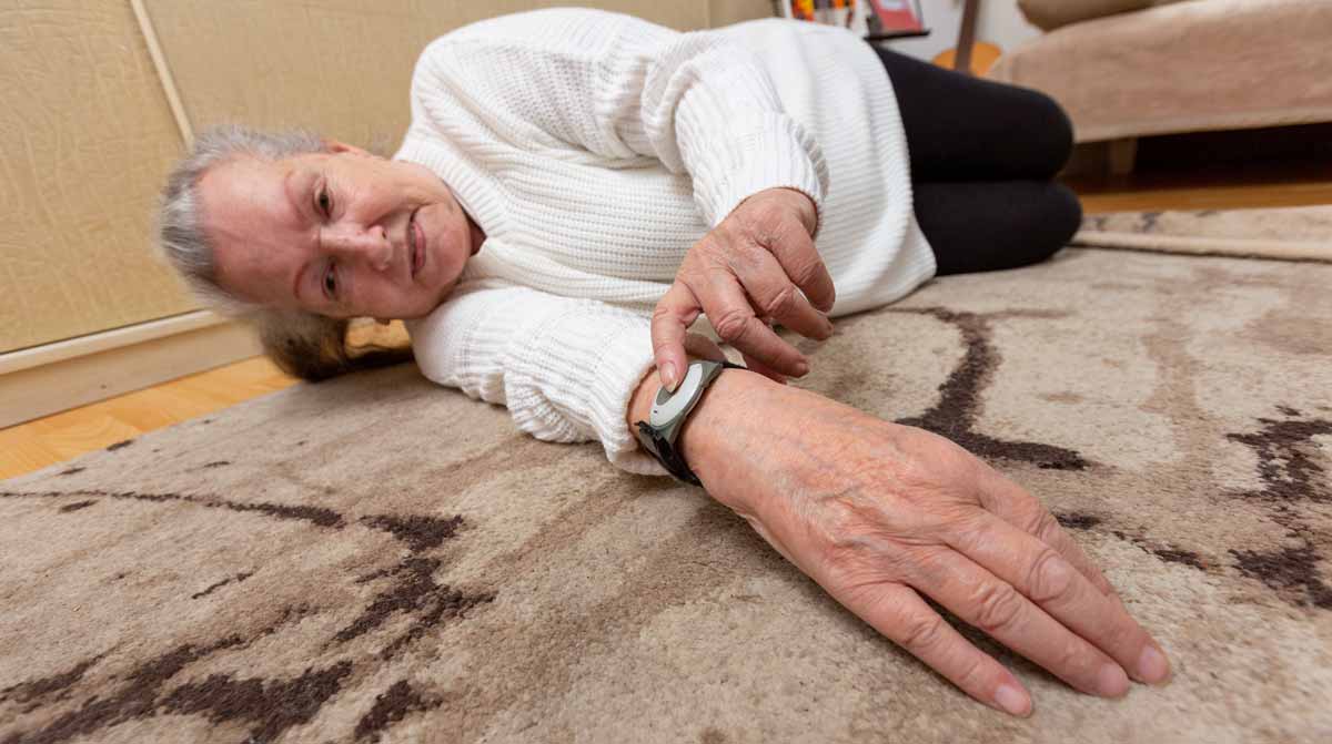Hausnotruf für schnelle Hilfe bei Haushaltsunfällen Bei Stürzen und anderen Unfällen mit dem Notrufknopf schnell Hilfe rufen