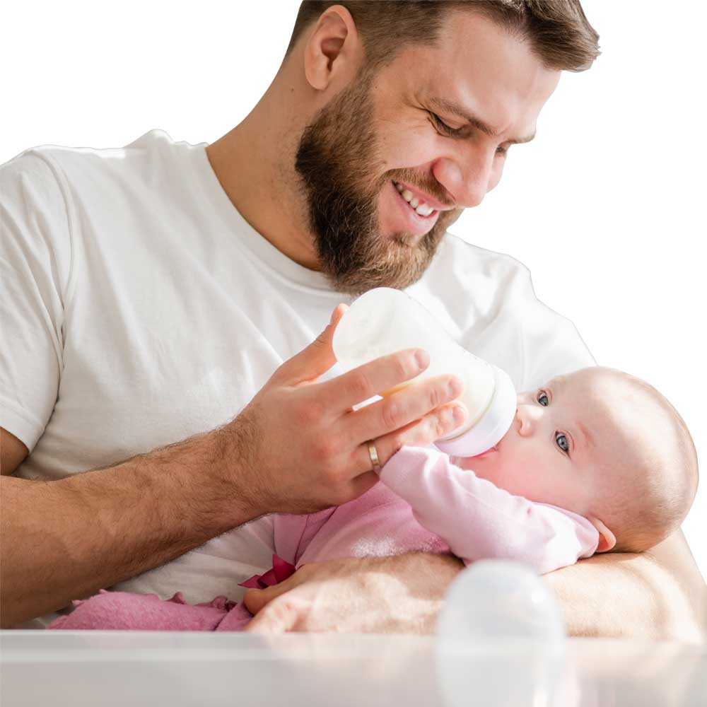 Vater gibt Baby Muttermilch Vater gibt Baby Muttermilch