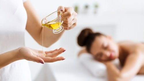 Massageöl für eine Massage Massageöl für eine Massage