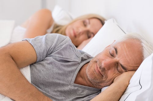 Mit Inkontinenzprodukten für Männer beruhigsam schlafen