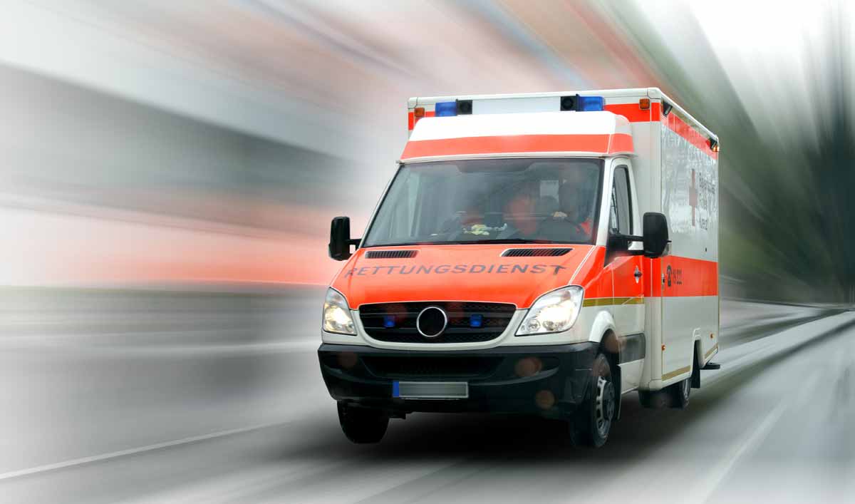 Bei medizinischen Notfällen wird der Rettungsdienst alarmiert Nach Auslösen des Notrufs kann die Notrufzentrale eine Ambulanz schicken